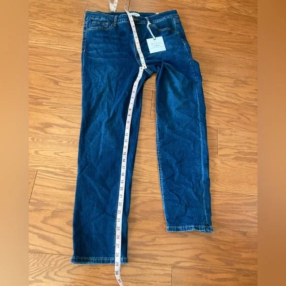 Bleu size 10 blue denim capri with stretch New With Tags - Picture 8 of 12